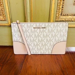 NWT Michael kors Hattie signature vanilla ballet